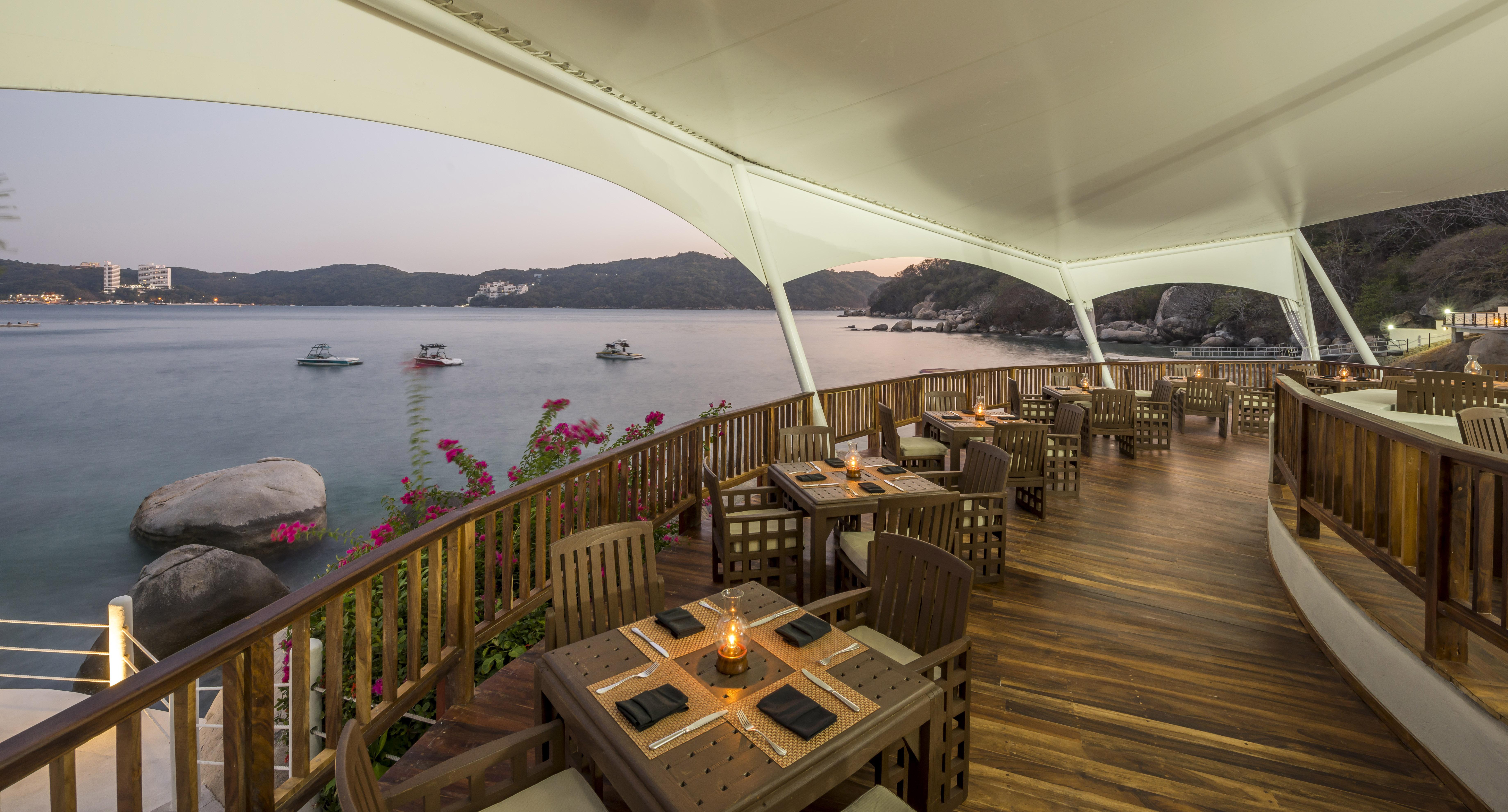 Camino Real Acapulco Diamante Hotel Buitenkant foto The restaurant at the Mandarin Oriental, Sanya