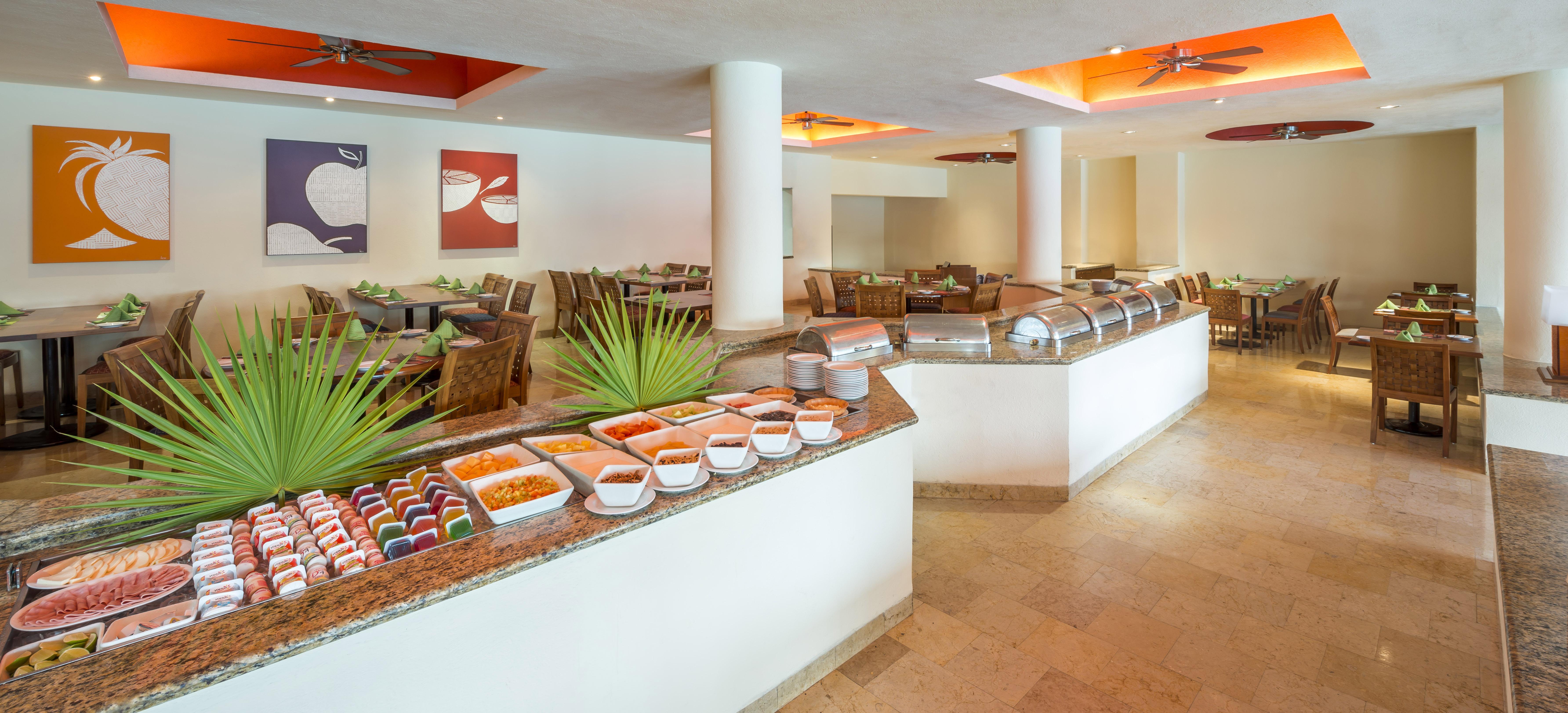 Camino Real Acapulco Diamante Hotel Buitenkant foto Buffet at a resort