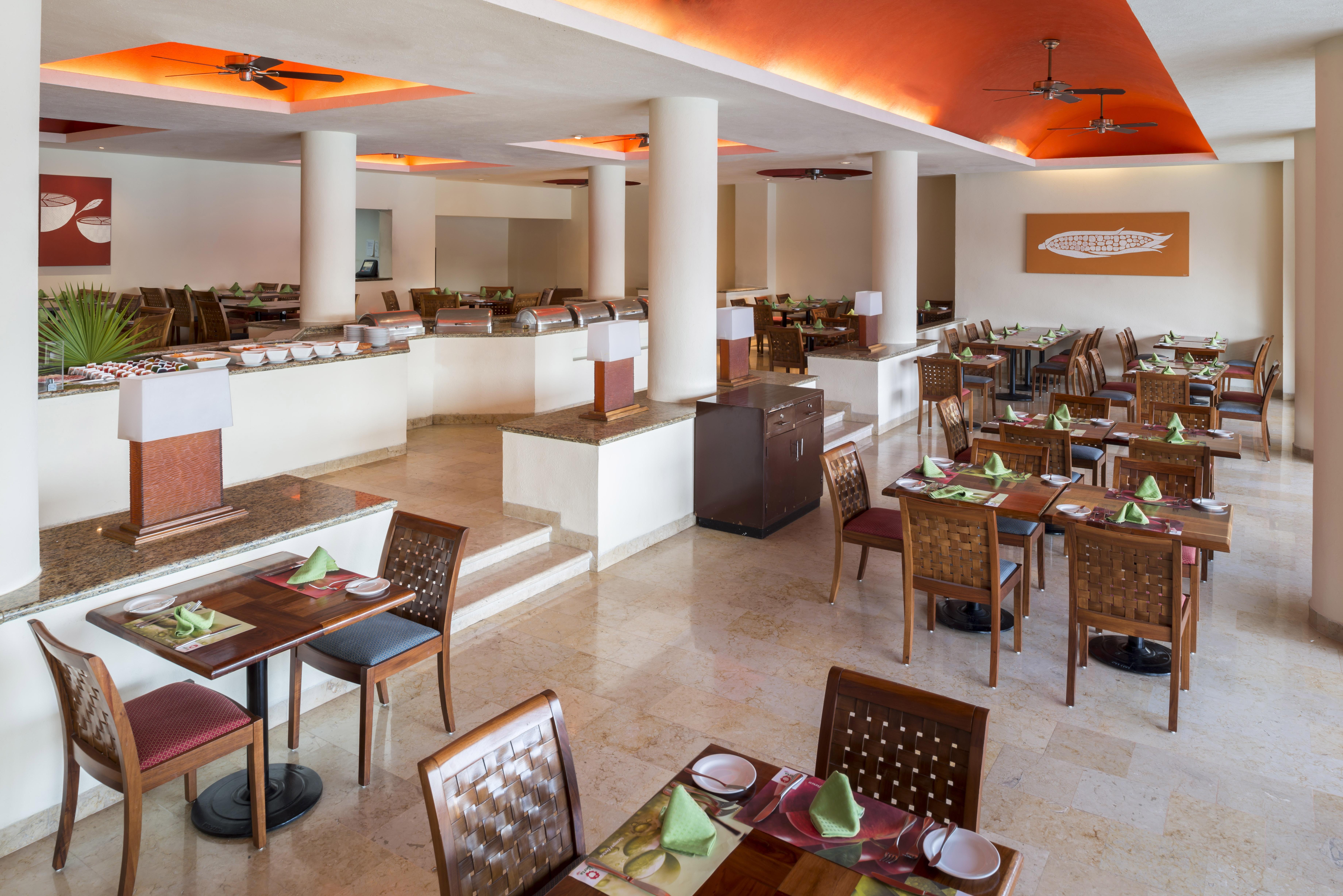 Camino Real Acapulco Diamante Hotel Buitenkant foto A buffet at a resort