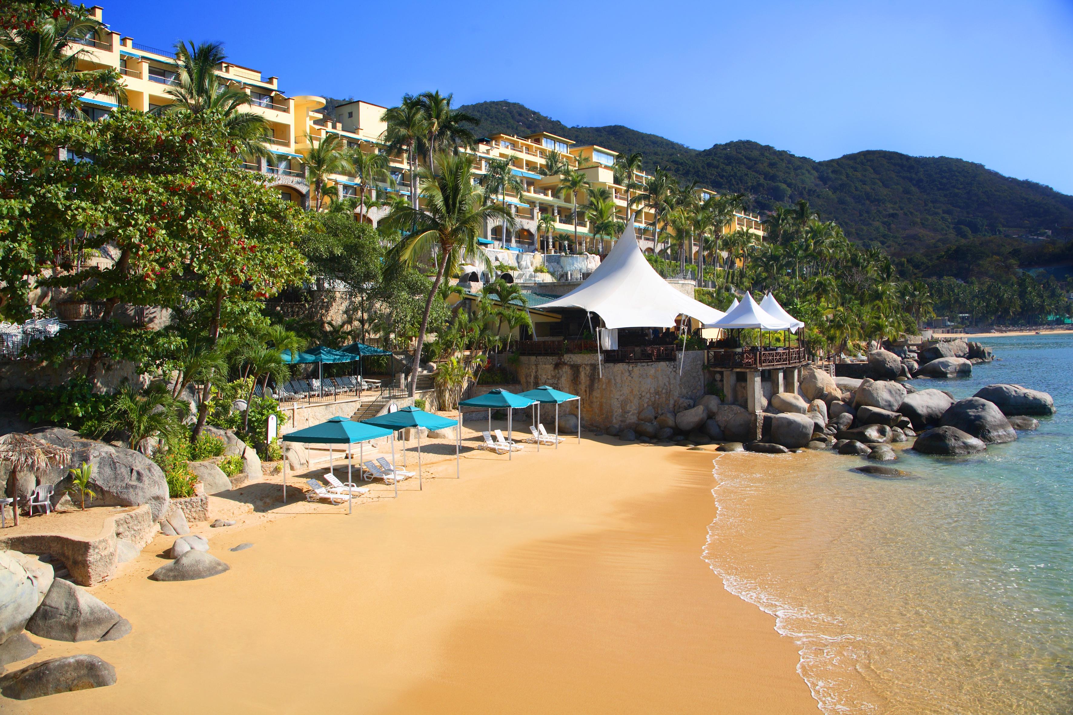 Camino Real Acapulco Diamante Hotel Buitenkant foto The beach at the Shangri-La resort