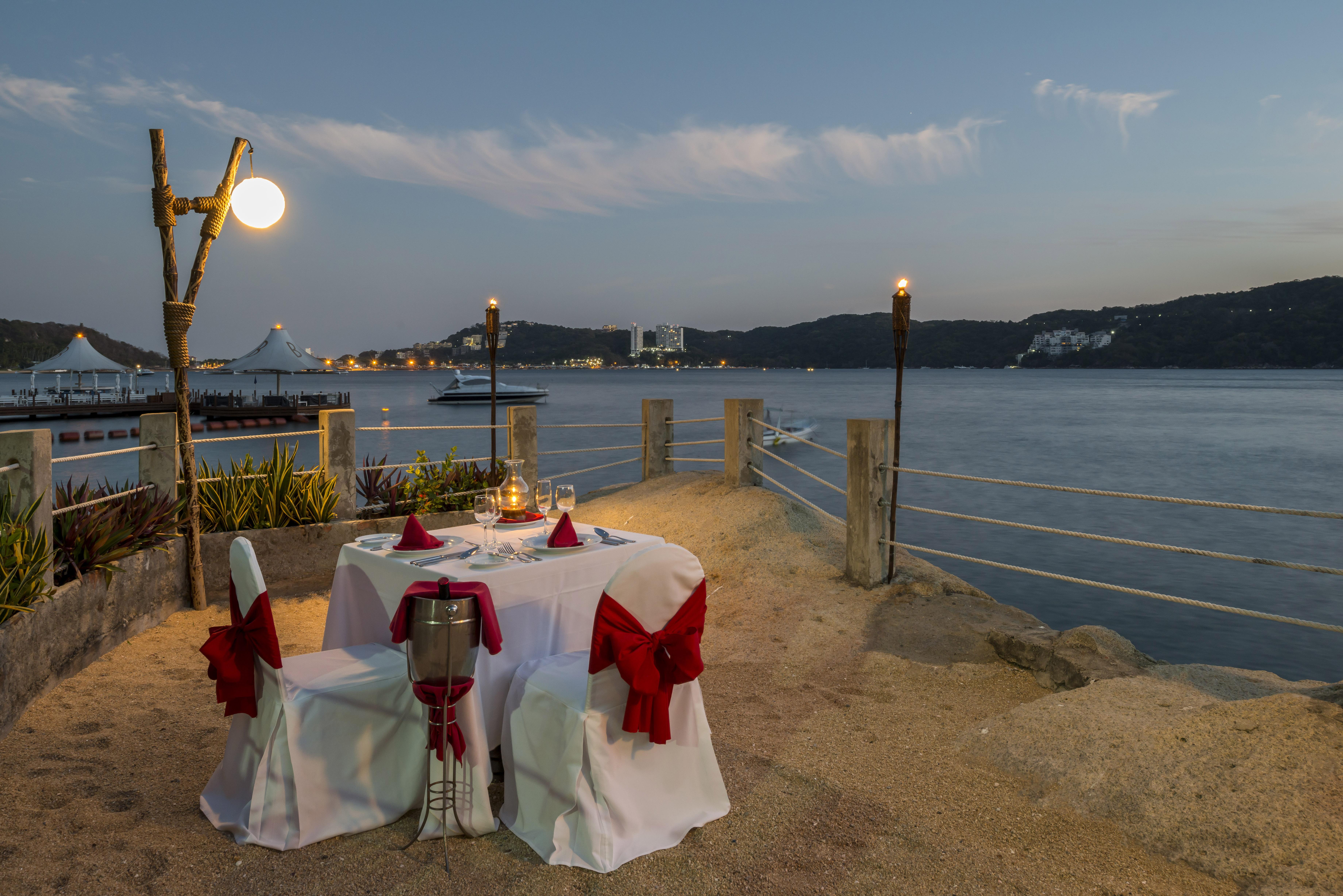 Camino Real Acapulco Diamante Hotel Buitenkant foto A restaurant in Acapulco