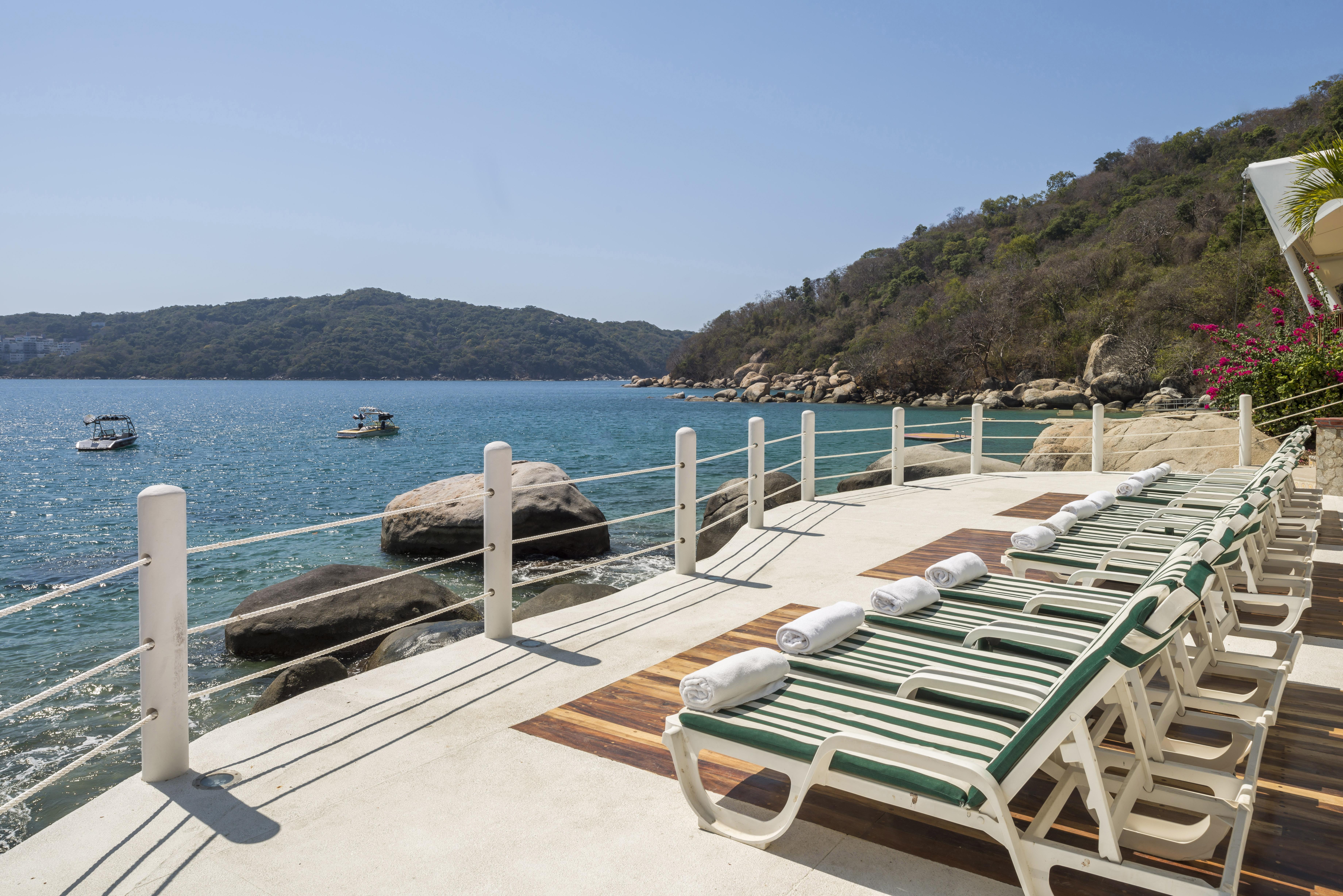 Camino Real Acapulco Diamante Hotel Buitenkant foto View of the beach at the resort
