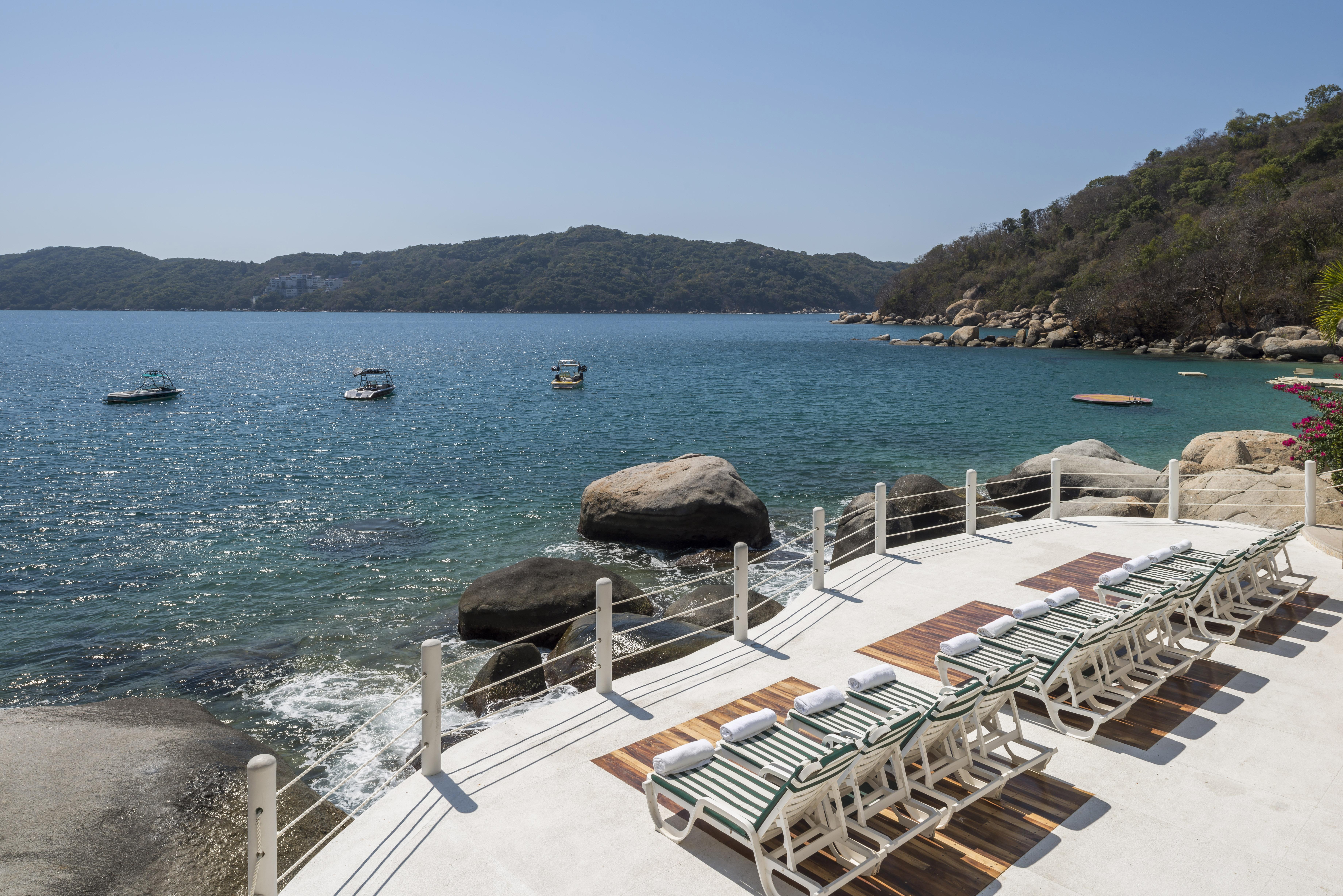Camino Real Acapulco Diamante Hotel Buitenkant foto View of the bay