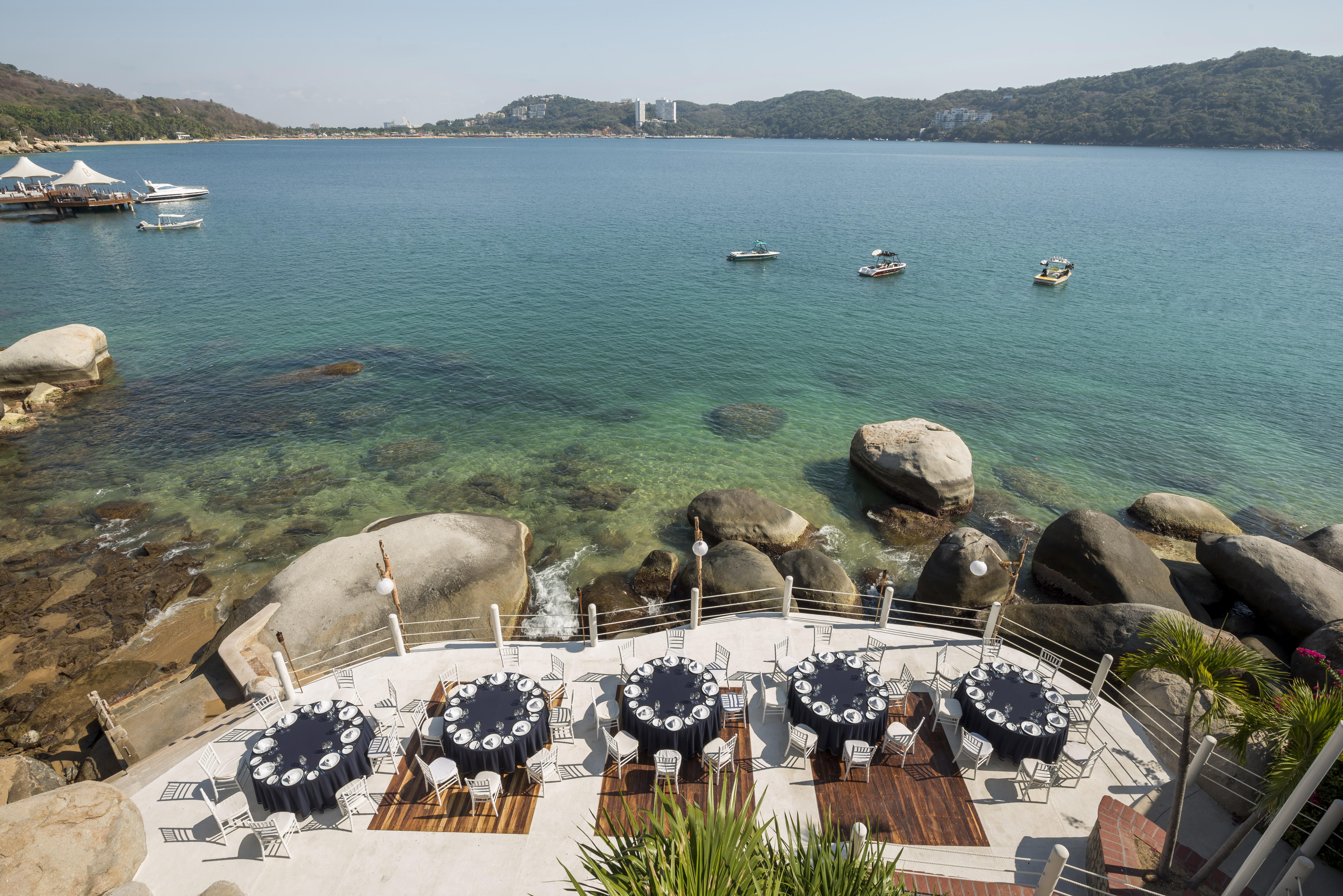 Camino Real Acapulco Diamante Hotel Buitenkant foto View of the bay from the resort