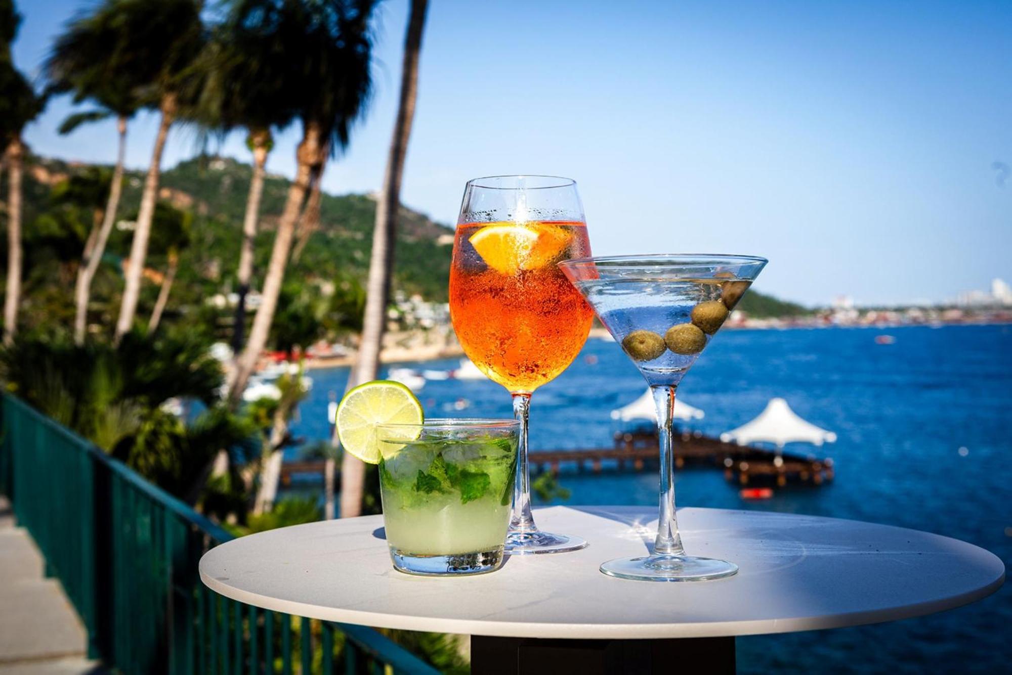 Camino Real Acapulco Diamante Hotel Buitenkant foto Cocktails at the beach