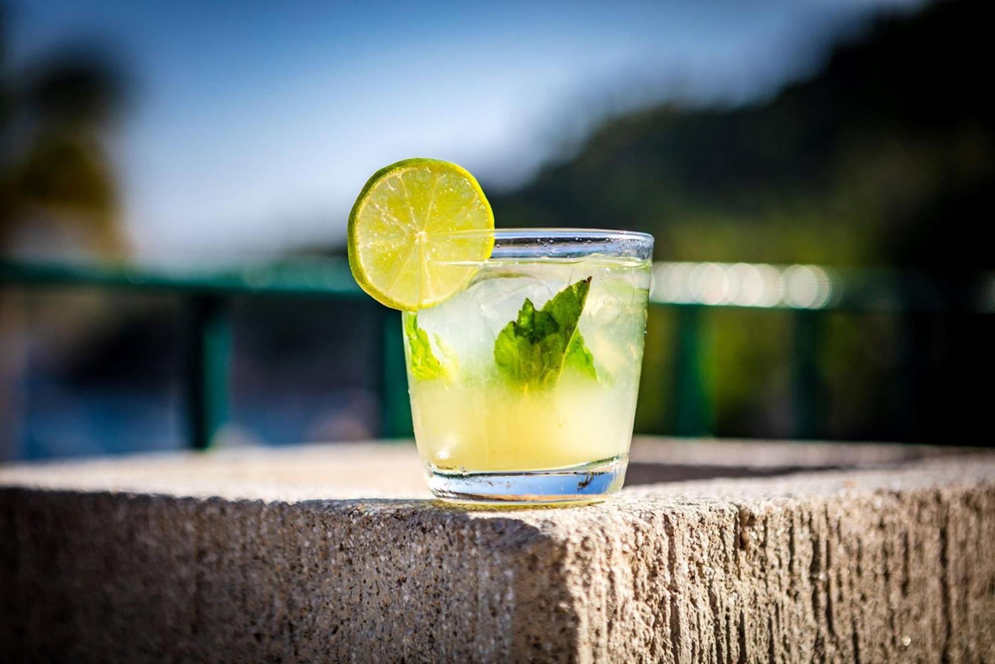 Camino Real Acapulco Diamante Hotel Buitenkant foto A caipirinha