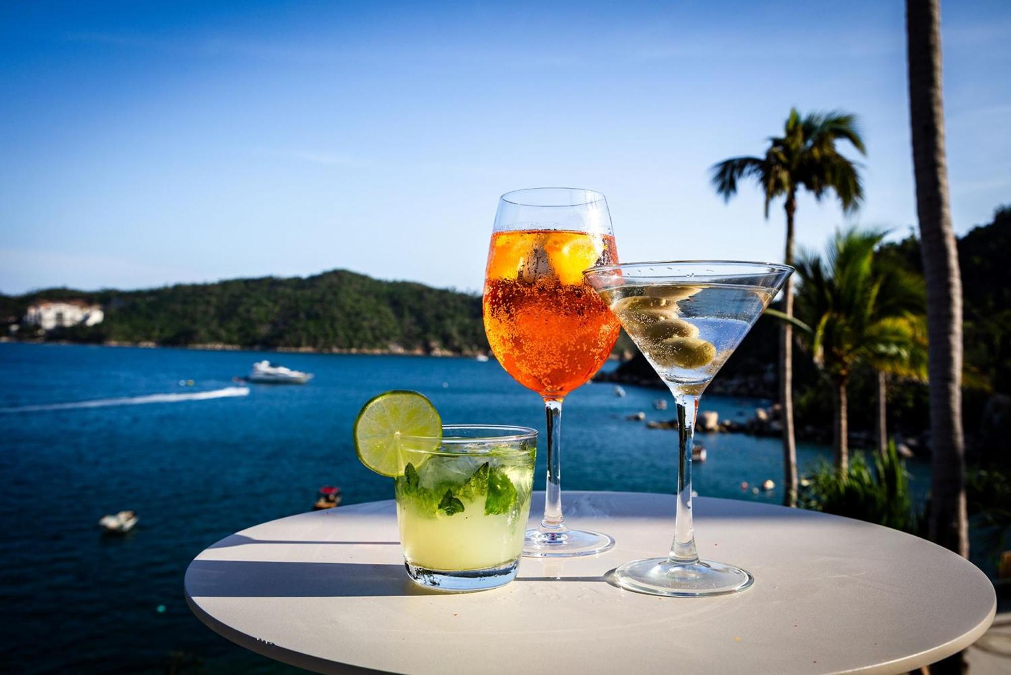 Camino Real Acapulco Diamante Hotel Buitenkant foto Cocktails at the beach