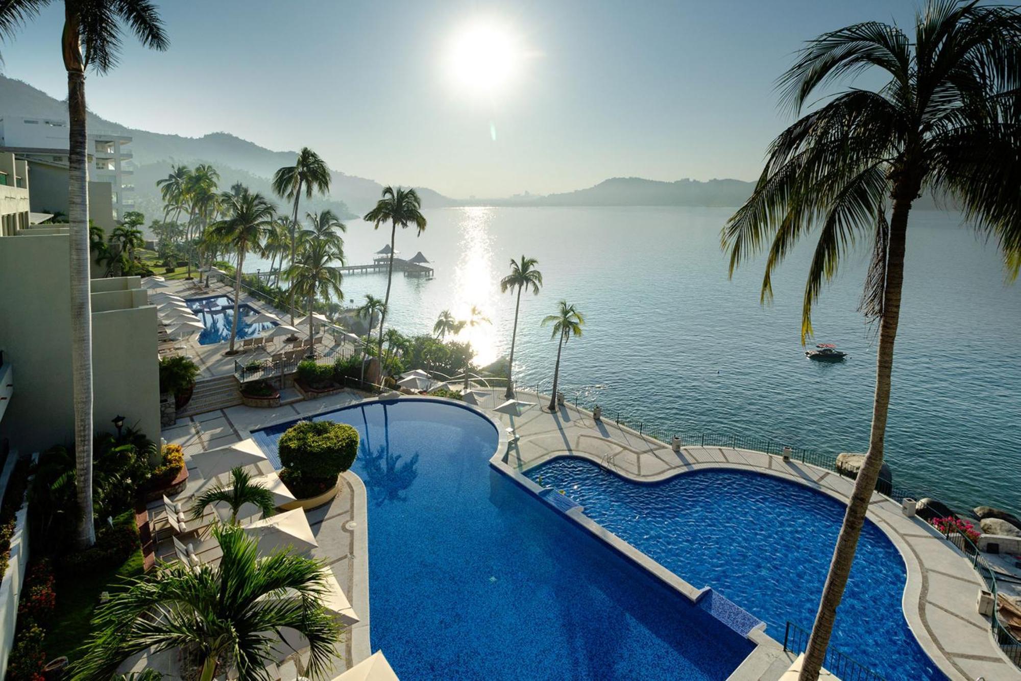 Camino Real Acapulco Diamante Hotel Buitenkant foto The swimming pool at the InterContinental Nha Trang