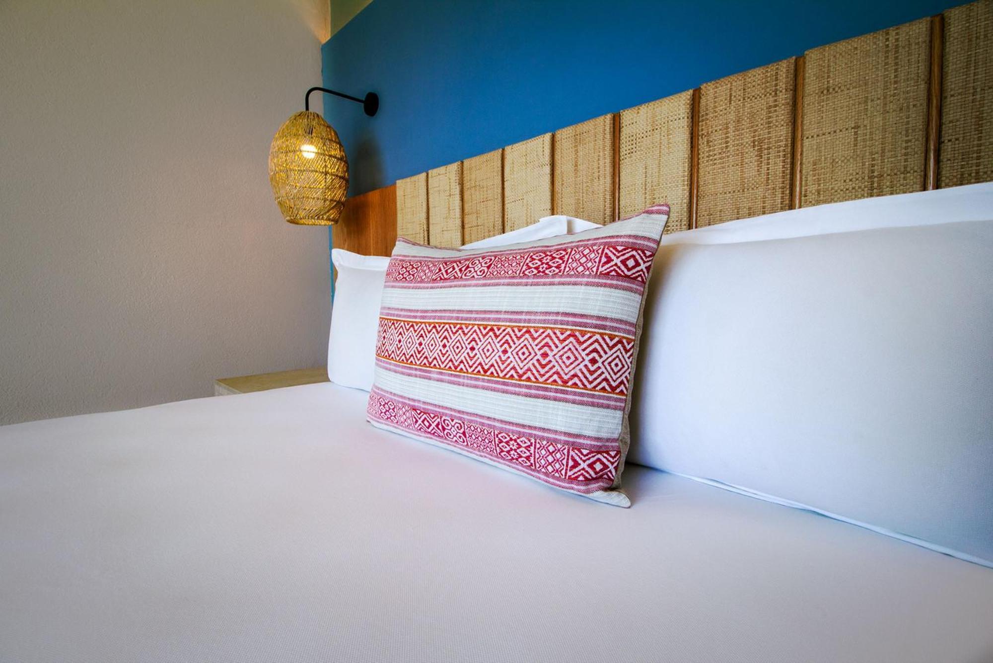 Camino Real Acapulco Diamante Hotel Buitenkant foto A throw pillow